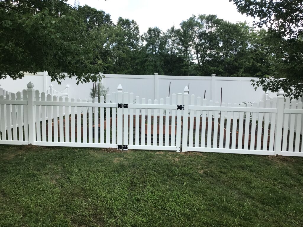 Vinyl Picket Fence, Installed By Swiss Valley Fence. Malvern Ohio