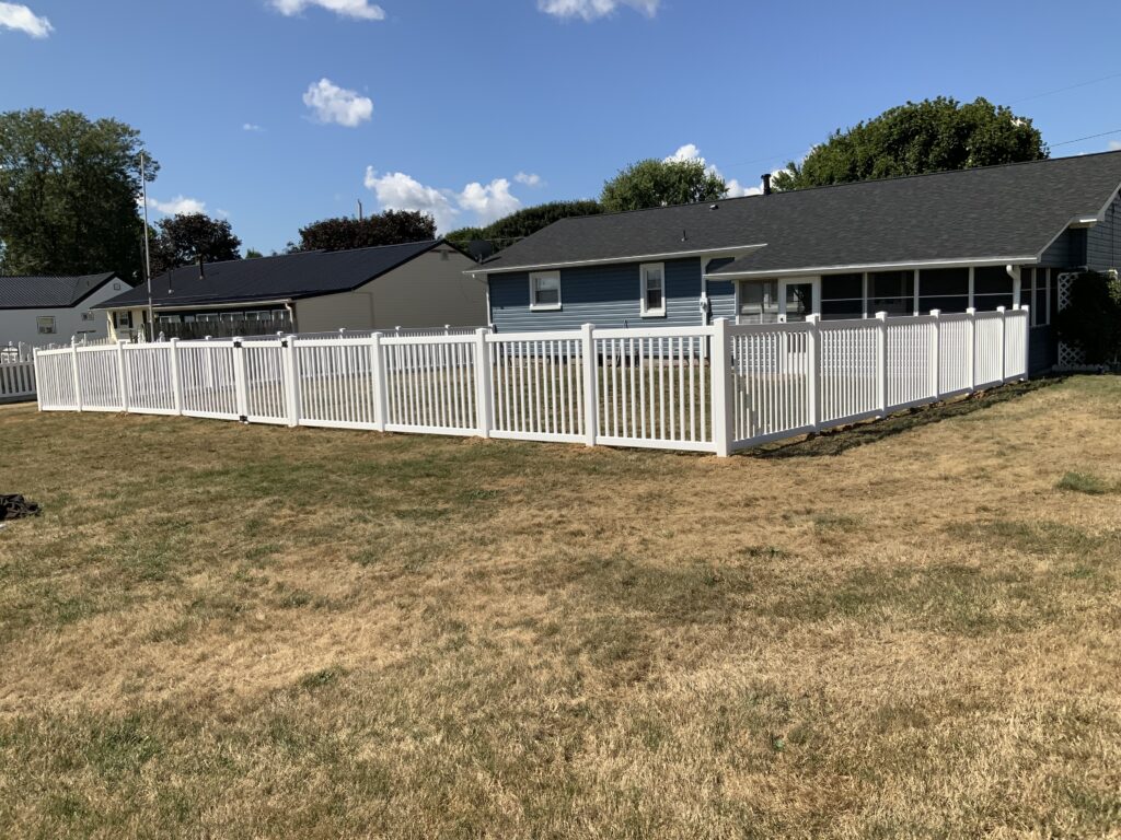 Vinyl Picket Fence Installed By Swiss Valley Fence, Warsaw Ohio